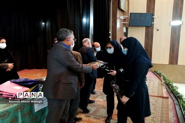 مراسم تجلیل از فرهنگیان و دانش‌آموزان مقام‌آور استانی و کشوری در شهرستان کازرون