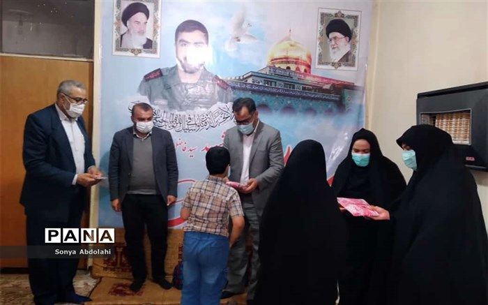 دیدار رئیس اداره آموزش و پرورش ناحیه یک اهواز از خانواده شهدا