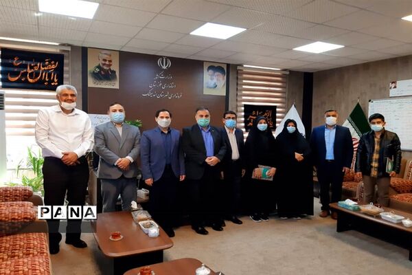 آیین تجلیل ازدانش آموزان راه یافته به مجلس‌ دانش آموزی در اندیمشک