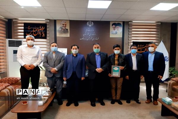 آیین تجلیل ازدانش آموزان راه یافته به مجلس‌ دانش آموزی در اندیمشک