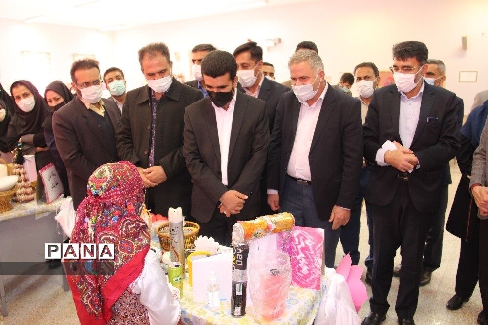 بازدید معاون تربیت‌بدنی و سلامت وزارت آموزش و پرورش از نمایشگاه مدرسه میعاد شهرکرد