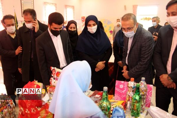بازدید معاون تربیت‌بدنی و سلامت وزارت آموزش و پرورش از نمایشگاه مدرسه میعاد شهرکرد