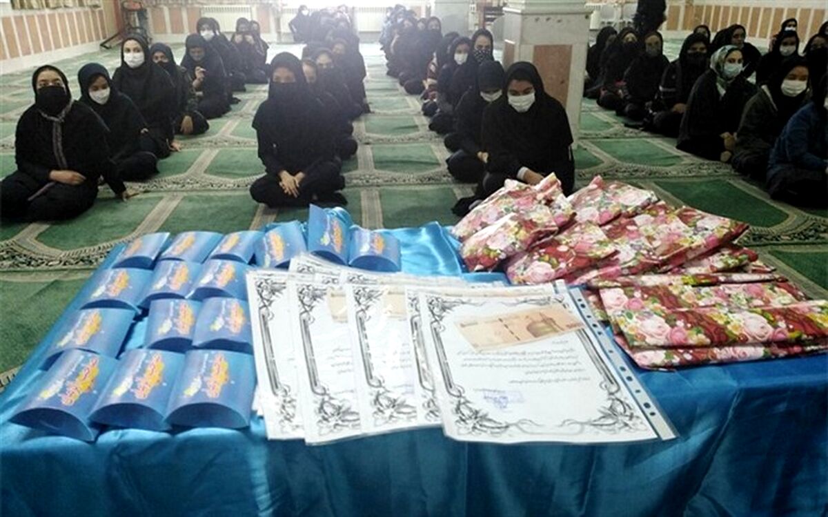 مراسم تجلیل از دانش‌آموزان ممتاز دبیرستان میعاد قم