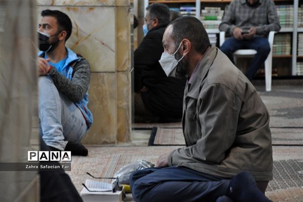 مراسم احیای شب نیمه شعبان در حرم سید علاءالدین حسین (ع) در شیراز