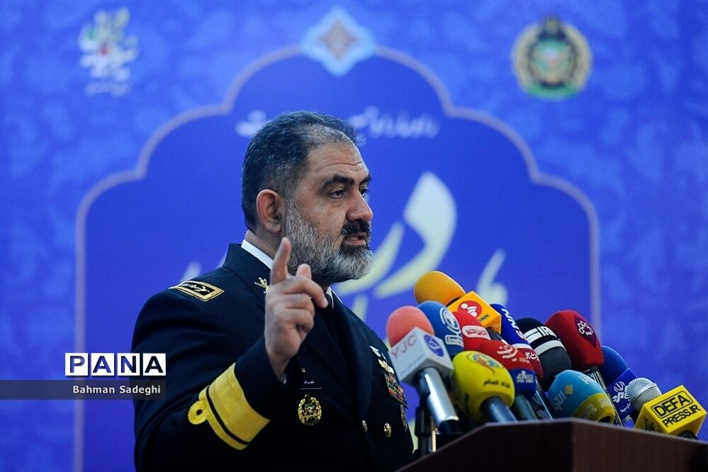 دریادار ایرانی: می‌توانیم هر مانعی را از سر راه خود برداریم