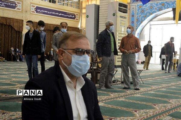 حضور مهدی یاوران دانش‌آموزان مدارس بوشهر در مراسم نماز جمعه