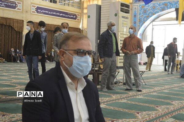 حضور مهدی یاوران دانش‌آموزان مدارس بوشهر در مراسم نماز جمعه