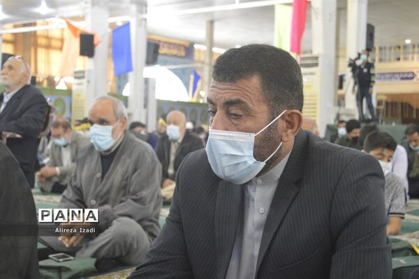حضور مهدی یاوران دانش‌آموزان مدارس بوشهر در مراسم نماز جمعه