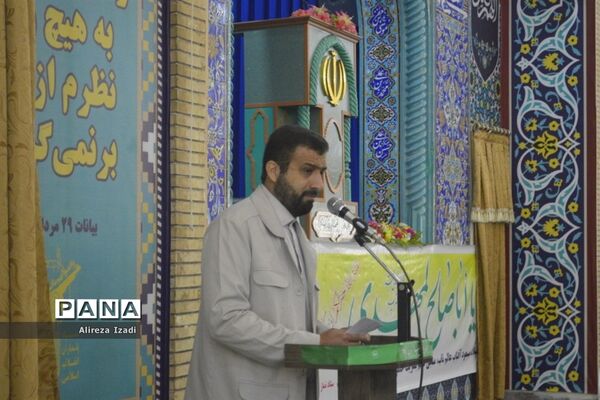 حضور مهدی یاوران دانش‌آموزان مدارس بوشهر در مراسم نماز جمعه