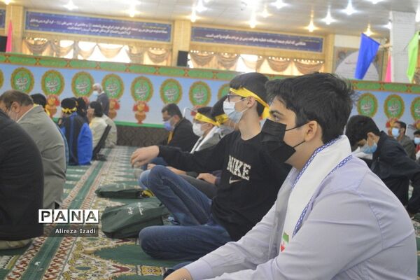 حضور مهدی یاوران دانش‌آموزان مدارس بوشهر در مراسم نماز جمعه