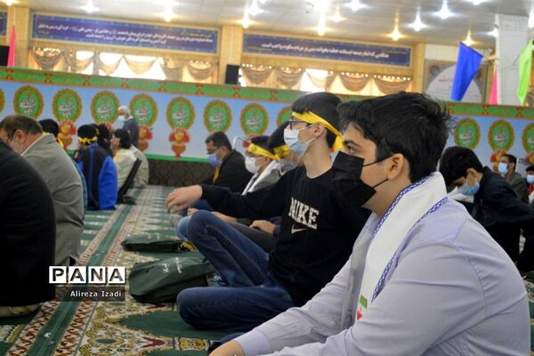حضور مهدی یاوران دانش‌آموزان مدارس بوشهر در مراسم نماز جمعه