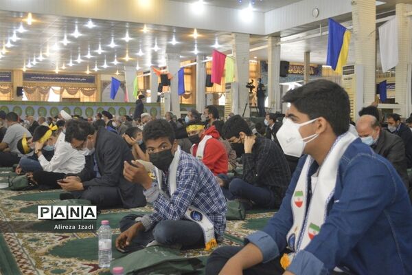 حضور مهدی یاوران دانش‌آموزان مدارس بوشهر در مراسم نماز جمعه