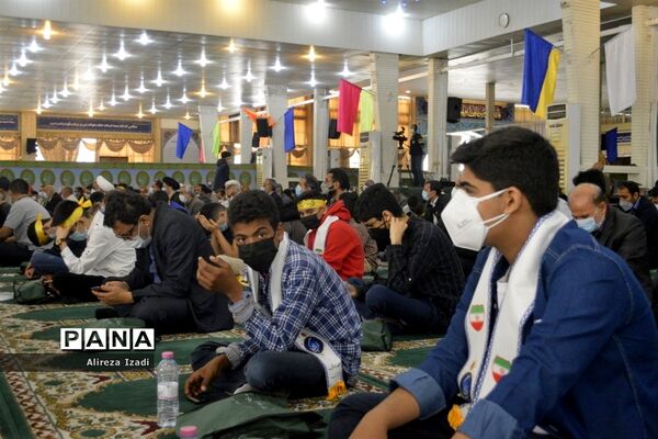 حضور مهدی یاوران دانش‌آموزان مدارس بوشهر در مراسم نماز جمعه