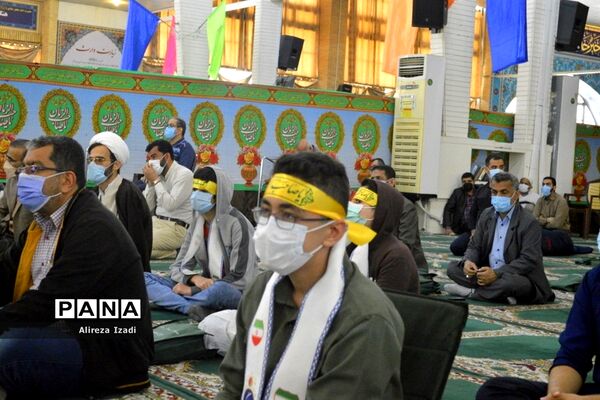 حضور مهدی یاوران دانش‌آموزان مدارس بوشهر در مراسم نماز جمعه