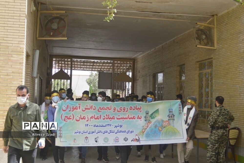 حضور مهدی یاوران دانش‌آموزان مدارس بوشهر در مراسم نماز جمعه