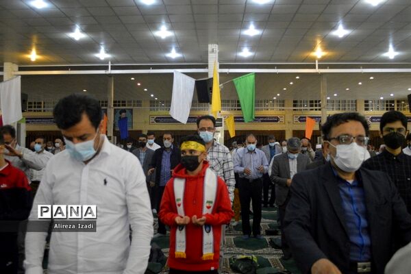 حضور مهدی یاوران دانش‌آموزان مدارس بوشهر در مراسم نماز جمعه