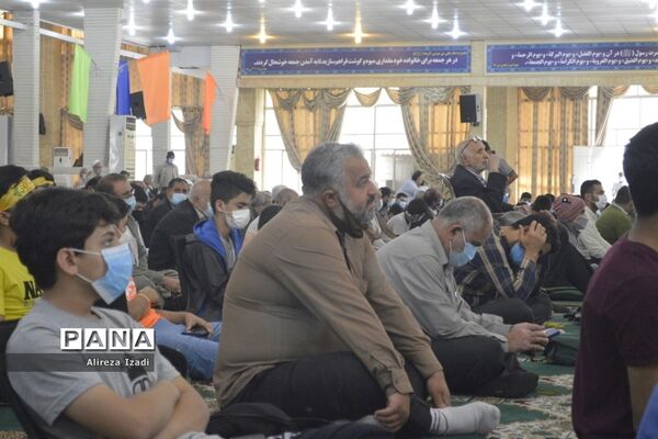 حضور مهدی یاوران دانش‌آموزان مدارس بوشهر در مراسم نماز جمعه