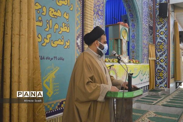 حضور مهدی یاوران دانش‌آموزان مدارس بوشهر در مراسم نماز جمعه
