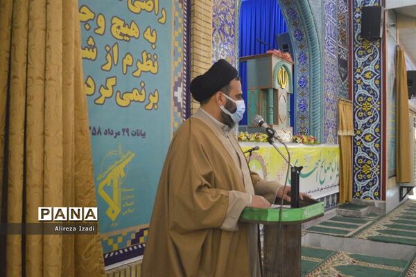 حضور مهدی یاوران دانش‌آموزان مدارس بوشهر در مراسم نماز جمعه