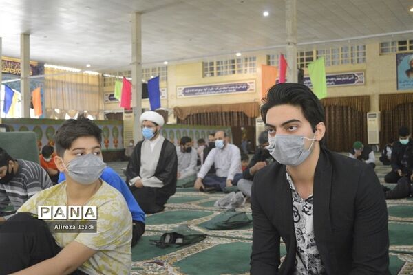 حضور مهدی یاوران دانش‌آموزان مدارس بوشهر در مراسم نماز جمعه
