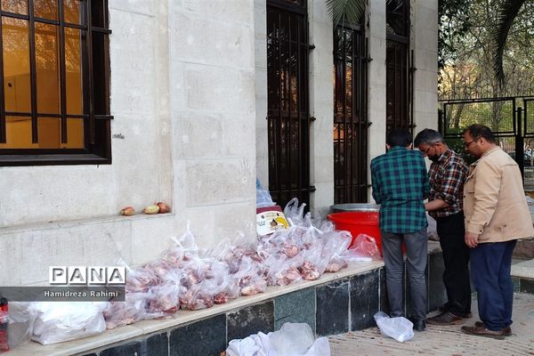 تهیه و توزیع ۱۱۰ بسته معیشتی در منطقه ۱۵