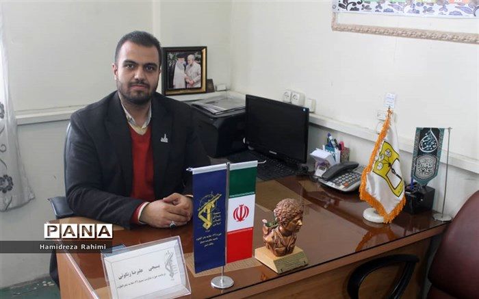 توزیع ۱۰۰۰ بسته کمک مومنانه به دانش‌آموزان نیازمند منطقه ۱۵