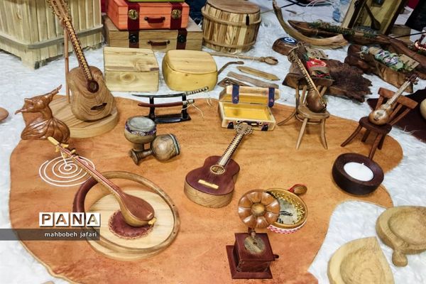 برپایی غرفه‌های فروش صنایع دستی در ساری