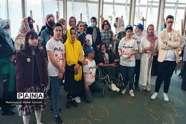 نمایشگاه آثار هنری هنرمندان سندرم‌دان