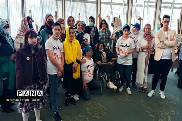 نمایشگاه آثار هنری هنرمندان سندرم‌دان