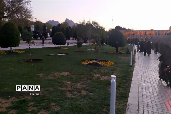 جاری شدن آب در زاینده رود