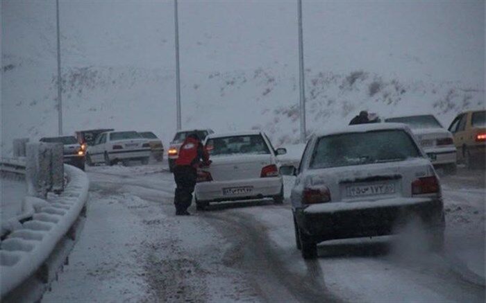 کولاک و برف در بیشتر محورهای آذربایجان شرقی
