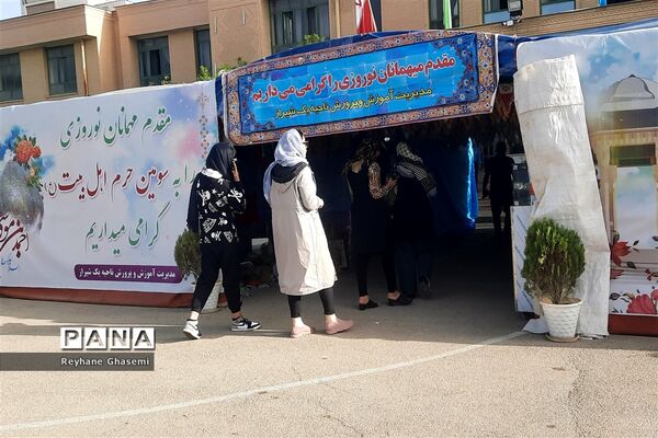 بازدید رئیس آموزش و پرورش ناحیه یک شیراز به همراه دانش‌آموزان پیشتاز از محل ستاد اسکان نوروزی