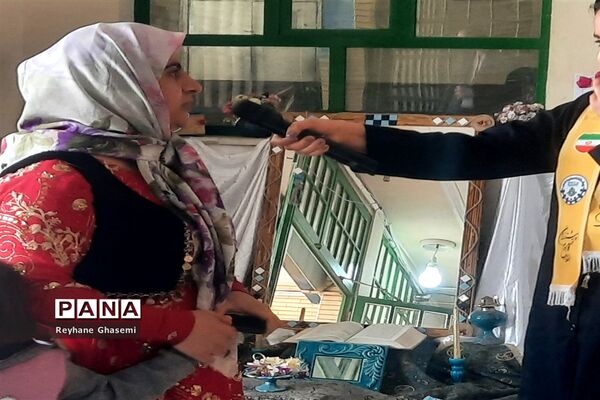 بازدید رئیس آموزش و پرورش ناحیه یک شیراز به همراه دانش‌آموزان پیشتاز از محل ستاد اسکان نوروزی