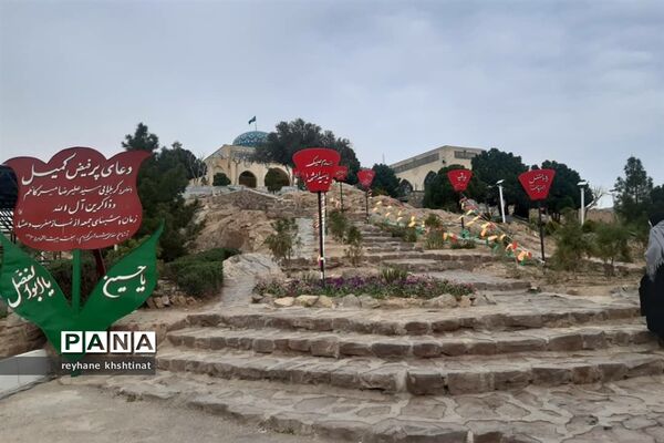 سال نو در کنار مقبره شهدای گمنام اتوبان شهید دوران تهران