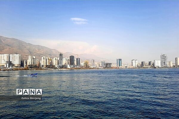 دریاچه چیتگر یکی از جاذبه‌های گردشگری در تهران