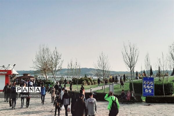 دریاچه چیتگر یکی از جاذبه‌های گردشگری در تهران