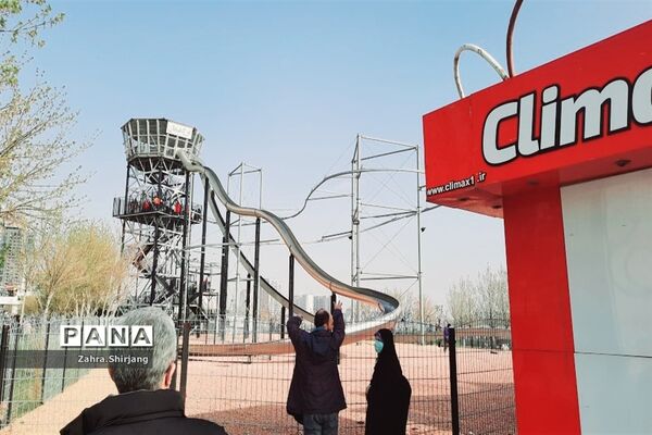 دریاچه چیتگر یکی از جاذبه‌های گردشگری در تهران