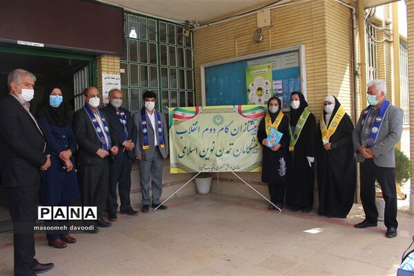 بازدید رئیس سازمان دانش‌آموزی فارس از ستاد اسکان ناحیه یک شیراز