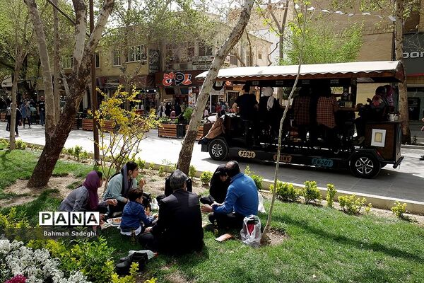 مسافران نوروزی - چهارباغ عباسی اصفهان