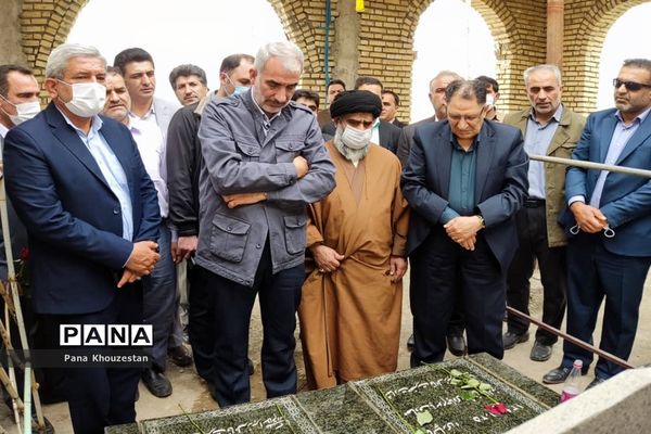 ادای احترام وزیر آموزش و پرورش به شهدای گمنام در سردشت