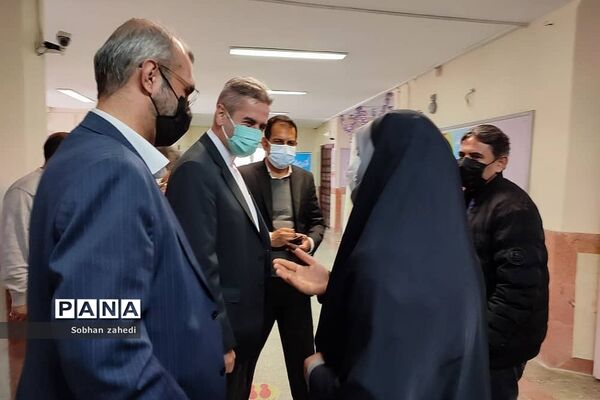 بازدید مسئولان شهری رودهن از ستاد اسکان فرهنگیان