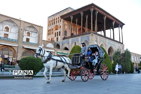 مسافران نوروزی - میدان نقش جهان اصفهان