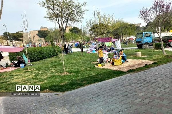 بوستان الغدیر شهرستان اسلامشهر در روز طبیعت