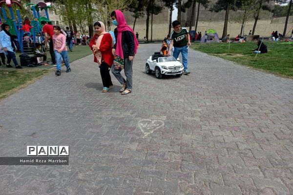 بوستان الغدیر شهرستان اسلامشهر در روز طبیعت