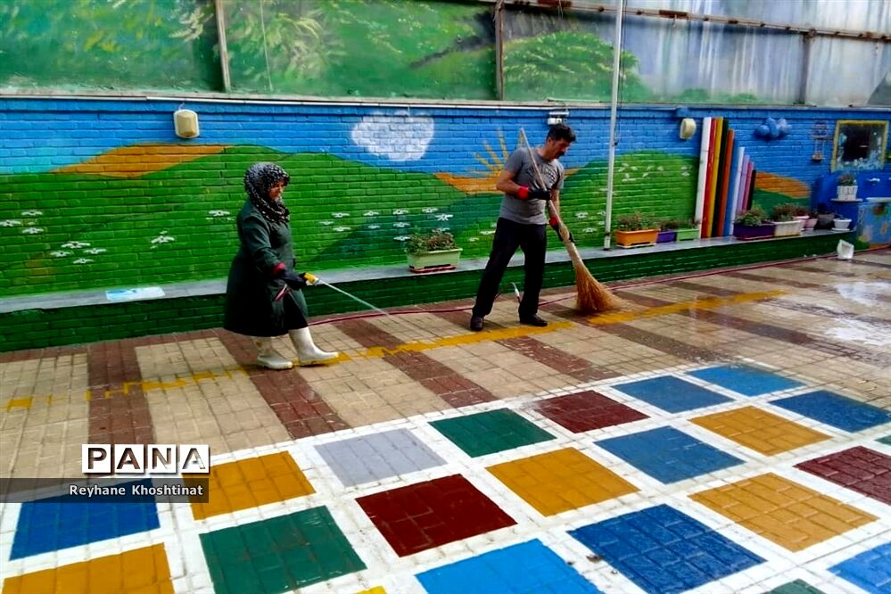 نشاط و شادمانی کادر دبستان فرهنگ دختران جهت استقبال از دانش‌آموزان