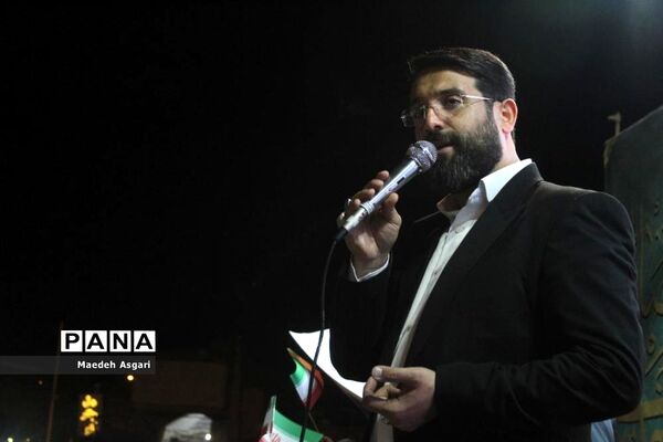 اجرای سرود «سلام فرمانده» در قم