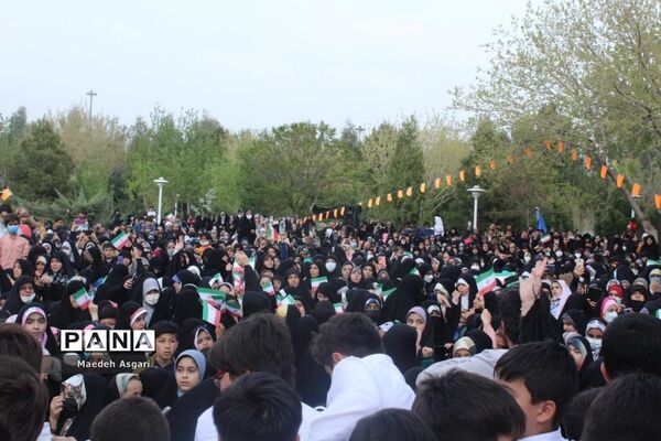 اجرای سرود «سلام فرمانده» در قم
