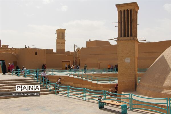 بازدید میهمانان نوروزی از آب‌انبار رستم گیو یزد