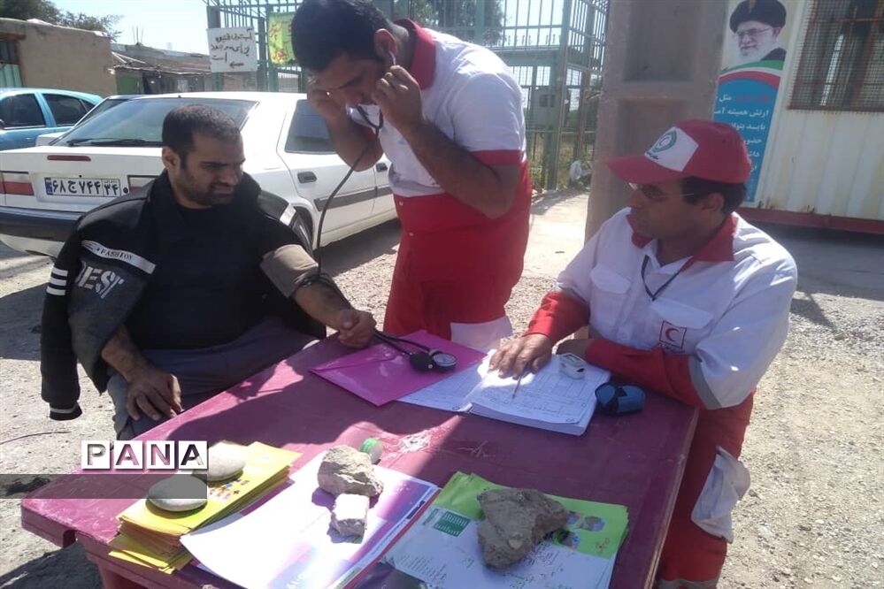 خدمت‌رسانی نیروهای امداد‌رسان جمعیت هلال‌احمر شهرستان امیدیه در ایام نوروز