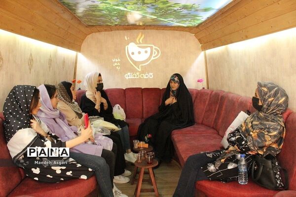 کافه گفتگوی «دختران آفتاب» در قم